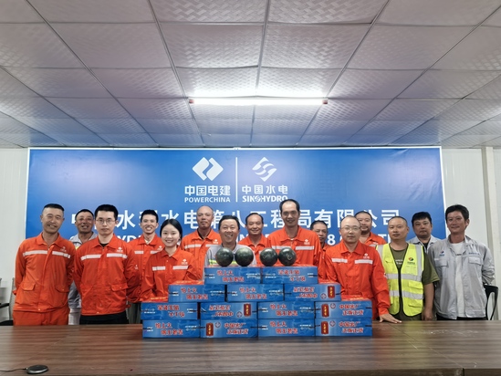 2025年新能源公司工会“送清凉”活动-2025年新能源公司工会“送清凉”活动1(1).jpg